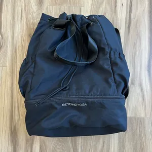 Beyond Yoga Black Convertible Shoulder Tote Backpack Gym Bag thumbnail 2