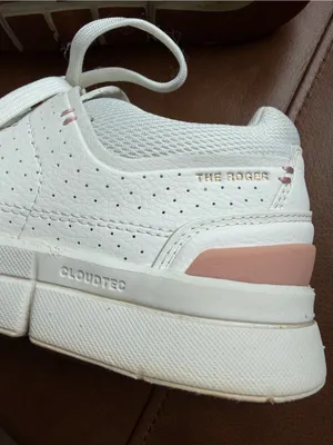 On Running THE ROGER Centre Court Tennis Sneakers Women’s Size 8 White Woodrose thumbnail 4