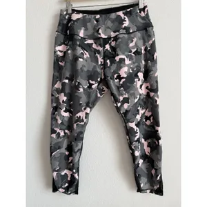 Torrid‎ Athletic Camo Pink Grey Cropped Mesh Legging Women's Size 2X Gym Stretch thumbnail 4