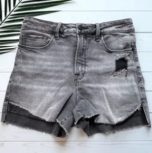 Good American Good Curve Distressed Denim Shorts Gray Wash Size 6 / 28 - Baddie thumbnail 1