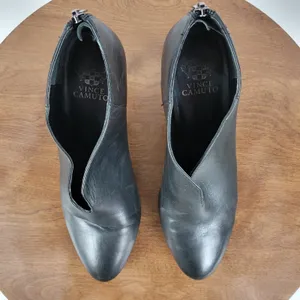 Vince Camuto Vyammi Womens Ankle Bootie Size 9.5 Black V-cut Leather Heeled Boot thumbnail 11