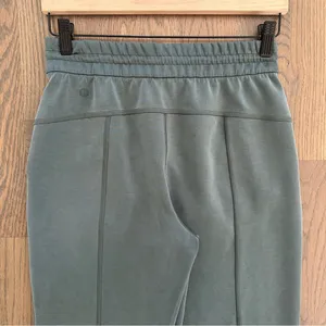 Lululemon Softstreme High Rise Straight Leg Cropped Pant in Dark Forest Size 4 thumbnail 7