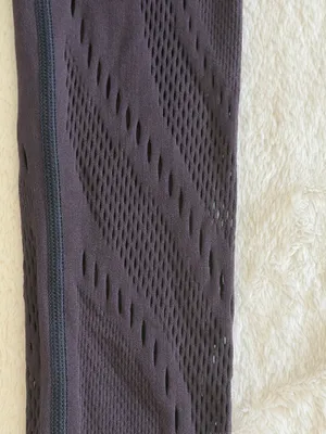 Lululemon Women Sz 4 Reveal Tight Precision 25” Bosenberry thumbnail 4