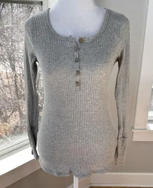 Pulse Light Gray Ribbed Cotton Scoop Neck Long Sleeve Henley Tee Shirt Sz XS thumbnail 1