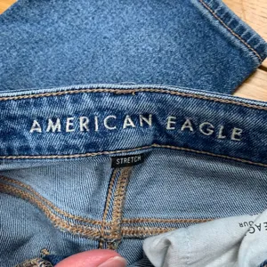 American Eagle Mom Straight‎ Jeans Distressed Medium Wash Blue Size 2 Regular thumbnail 6