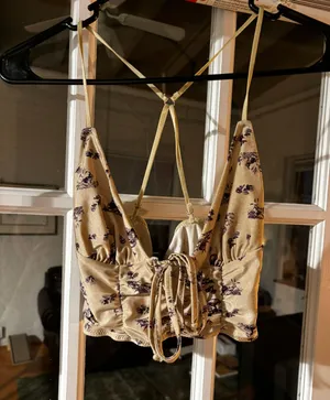 Urban Outfitters Croptop thumbnail 1