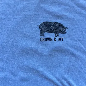 Large crown Ivy periwinkle tshirt thumbnail 2