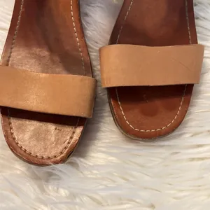 Lucky 🍀 Brand Leather Sandals size 9.5 preowned conditions thumbnail 5