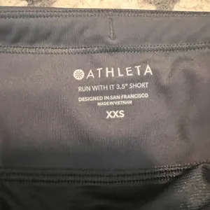 Athleta Run with It 3.5” Black Shorts thumbnail 8