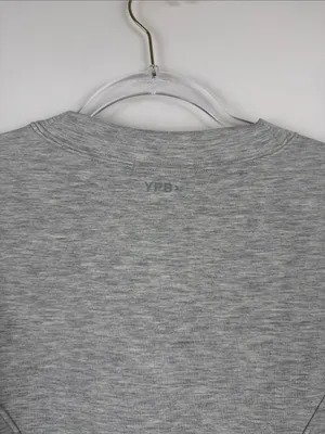 Abercrombie YPB NeoKnit Cropped Crew Neck Gray Sweatshirt Size Medium thumbnail 4
