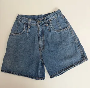 Vintage Bill Blass Denim Shorts High Rise Pockets Medium Wash Blue 90’s Y2K thumbnail 1