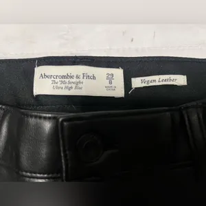 Abercrombie & Fitch Curve Love 90s Faux Leather High Rise Straight Pants 29 thumbnail 6
