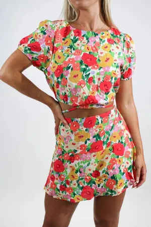 Le lis Tie Back Floral Top NWT thumbnail 1