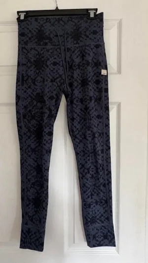 NWOT vuori leggings thumbnail 1