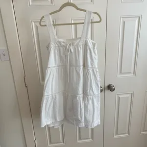 White Tiered Square Neck Sundress w/ Pockets Size 8 thumbnail 4