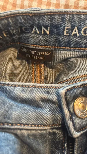 American Eagle Mom Jeans thumbnail 3