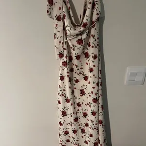 NWT One and Only Collectibe rose maxi dress small‎ thumbnail 2