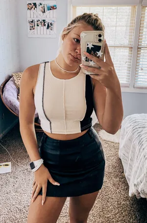 SheIn Crop Top thumbnail 1