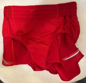 Lululemon Shorts Hotty Hot 2.5" High-Rise thumbnail 3