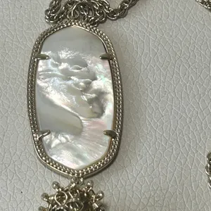 Kendra‎ Scott Rayne Necklace White Mother of Pearl Stone Gold Tassel Pendant thumbnail 4