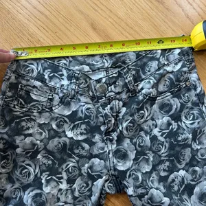 Seven7 Black White Floral Rose Print‎ Skinny Jeans Women's Size 4 Stretch Denim thumbnail 6