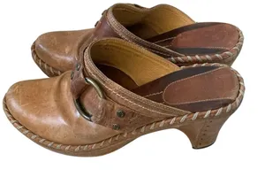 Frye women’s Charlotte distressed leather harness ring wedge clogs Sz. 9M Brasil thumbnail 1