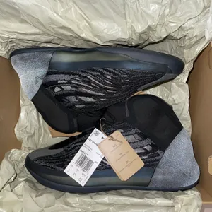 Yeezy Authentic   QNTM With Original Box thumbnail 2