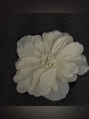 Ivory Floral Hair Clip - Women's Accessory thumbnail 3