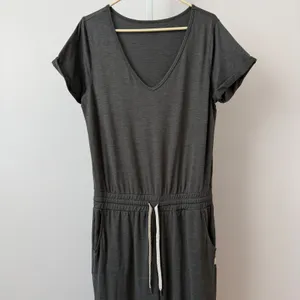Vuori sz L Lux Jumpsuit Grey V-Neck Short Sleeve Athleisure Quitet Luxury‎ thumbnail 2