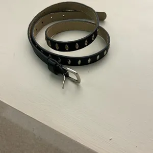Belt Sleek Black Belt Bag with Textured Leather thumbnail 2