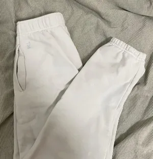 Aritzia Sweatpants thumbnail 1