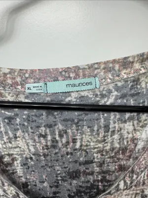 Maurices Short Sleeve V-Neck Tee in Gray, Cream & Mauve Tones thumbnail 2