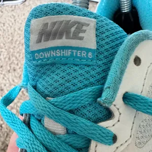 Nike Downshifter White and Teal Running Shoes Womens size 8 thumbnail 9