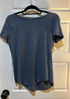 Lululemon Flowy Tee thumbnail 1