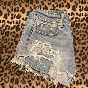 AMERICAN EAGLE Shorts Women’s Size 2 AE HI-RISE FESTIVAL Shorts Distressed thumbnail 15
