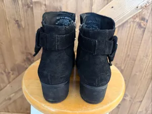 Born Women’s Size 8 Black Suede Buckle Ankle Boots thumbnail 4