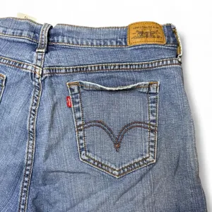 Levi’s Y2K Vintage blue Jean "mom" denim shorts with 5 pockets Size 14 thumbnail 5