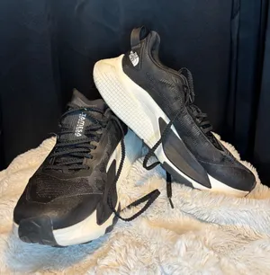 The North Face Altamesa 500 Womens Trail Running Shoes Black White NF0A8DB3 8.5 thumbnail 1