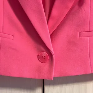 EXPRESS Cropped Elegant Neon Pink One Button Women's Blazer Size XS thumbnail 2