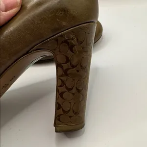 COACH Sloane Brown Leather Logo Block Heel Pumps Size 8.5B Classic Round Toe thumbnail 4