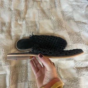 Free People Black Leather Woven Women's Slip-On Shoes Size 40 thumbnail 9