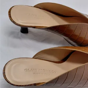 $289 NWT Club Monaco Mule Heels Women's Sz 7 Brown Croc Embossed Pointed Toe thumbnail 9