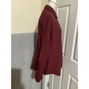 Disney Tigger Show Off Embroidered Burgundy Button Up Shirt Women's Medium thumbnail 3