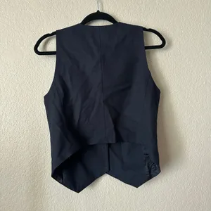 Babaton Aritzia Deniro Button Up Crepe Vest Navy Size 8 thumbnail 7
