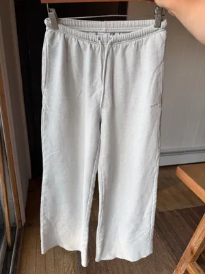 Aritzia Cozy Fleece Mega Flutter Sweatpants Heather Cloud White XS thumbnail 8