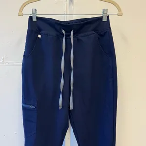 Figs Petite Zamora Jogger Scrub Pants™ Nurse Uniform Small Navy thumbnail 5