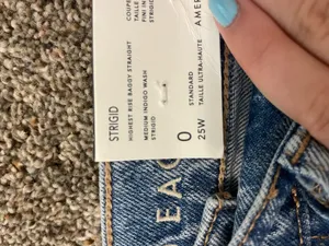 American Eagle Ripped Baggy High-Waisted Jeans thumbnail 3