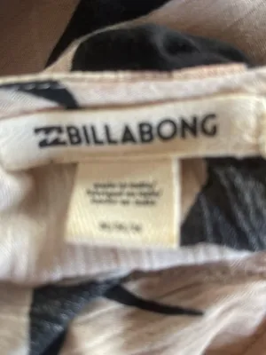 Billabong Beige and Black Tie-Front V-Neck bell sleeve relaxed top Sz M thumbnail 7