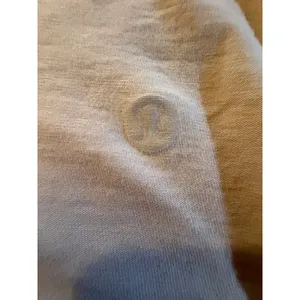 lululemon Womens Cropped Tank Top Size M Pink Sleeveless Crew Neck Logo thumbnail 2
