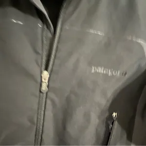 Patagonia Women’s CSS Softshell Jacket Size XS Black Gray Full Zip thumbnail 2